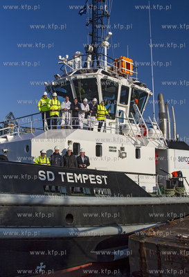 SD Tempest, holownik typu RotorTug z trzema pędnikami...