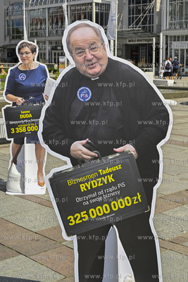 Sopot. Plac Przyjaciol Sopotu.  Konferencja prasowa...