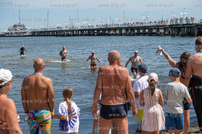 Wyścig pływacki dookoła mola w Sopocie. 20.07.2024....