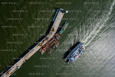 Gdynia w przeddzien Zlotu Zaglowcow 28.06.2009 fot....