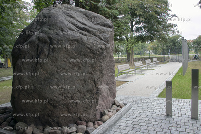 Obelisk ku czci zmarłych i zamordowanych więźniarek...