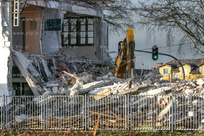 Wyburzanie budynku dworca PKP w Pruszczu Gdańskim....