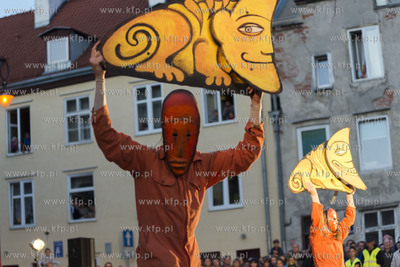 Gdańsk. Festiwal teatrów Ulicznych FETA. Mr Pejo's...