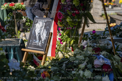 Gdańsk. Cmentarz Łostowicki. Uroczystości pogrzebowe...