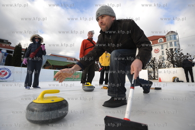 Sopot. W ostatni dzien slizgawni na molo, Sopot Curling...