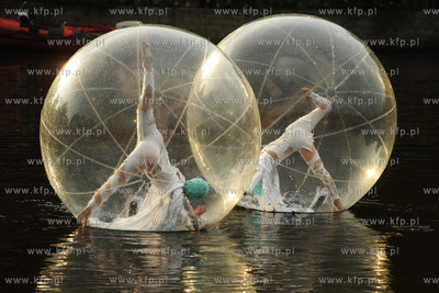 XIII edycja Festiwalu Teatrow Ulicznych FETA. Teatr...