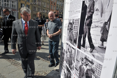 Otwarcie wystawy plenerowej "Powrot Majora" na Dlugim...