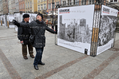 Wystawa Gdansk miasto od nowa na Dlugim Targu. Zdjęcia...