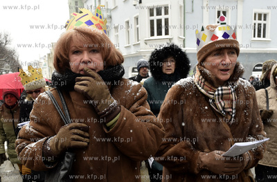 Orszak Trzech Króli w Sopocie. Przemarsz ul. Bohaterow...