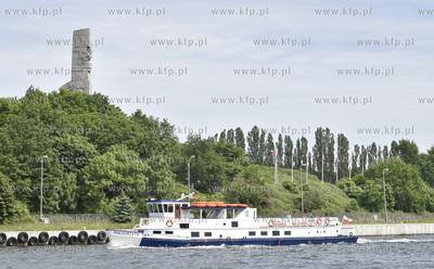 Gdańsk. Nowy Port.  Martwa Wisła. Kanał portowy...