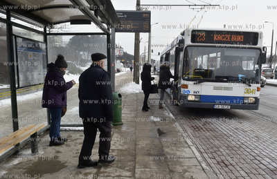 Gdynia - Karwiny. Przystanek autobusowy na ul. Chwaszczyńskiej....