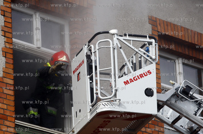 Sopot. Cwiczebna ewakuacja poczty przy ul. Kosciuszki....