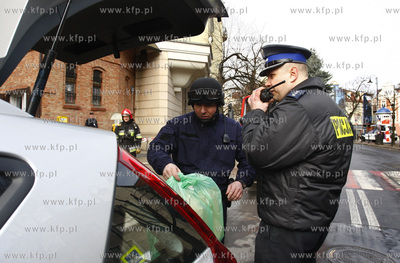 Sopot. Cwiczebna ewakuacja poczty przy ul. Kosciuszki....