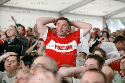 Sopot. Fan Camp Carlsberg. Kibice ogladaja mecz mistrzostw...