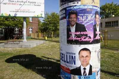 Plakat wyborczy Jaroslawa Sellina z Prawa i Sprawiedliwosci...