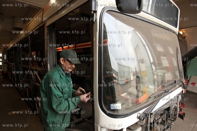 Warsztat ZKM przy ul. Hallera w Gdańsku. Remont niskopodłogowego...