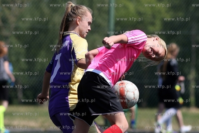 Gdansk Zaspa. Pilkarski turniej dzikich druzyn Do przerwy...