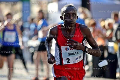Gdańsk. Bieg św. Dominika. Nz. zwyciezca biegu Kenijczyk...