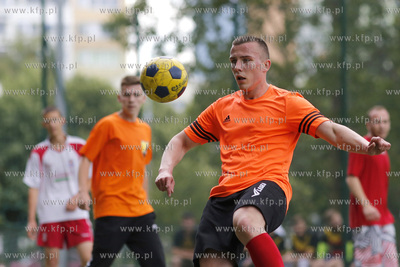 Gdansk Zaspa. Pilkarski turniej dzikich druzyn Do przerwy...