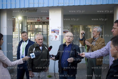 Spacer po Stoczni Gdańskiej w godzinie rozpoczęcia...