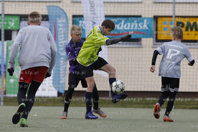 Gdansk Zaspa. Pilkarski turniej dzikich druzyn Do przerwy...