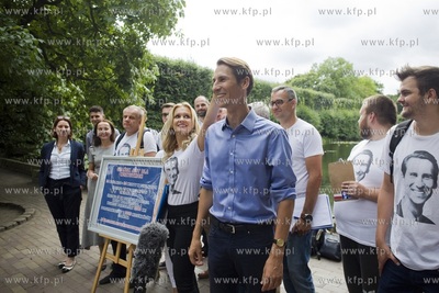Park Oliwski. Konferencja Kacpra Płażyńskiego, kandydata...