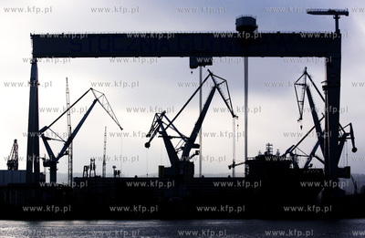 Suwnica i dzwigi w Stoczni Gdynskiej.10.11.2005fot....