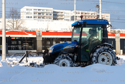 Zima w Gdańsku. Morena. Pług odśnieżający chodniki....