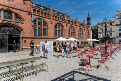 Hala Targowa - Enjoy, w ktorej powstał foodhall, ...