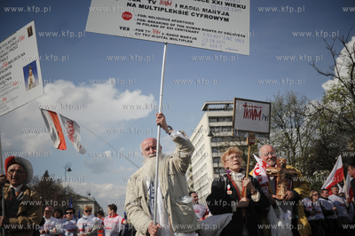 Marsz w obronie telewizji TV Trwam w Warszawie zorganizowany...