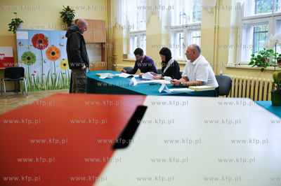 Gdansk. Obwodowa Komisja Wyborcza. Mieszkancy Gdanska...