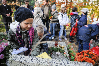 Gdansk. Cmentarz Srebrzysko. Zywa lekcja historii,...