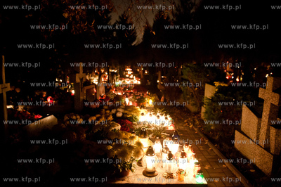 Gdansk. Cmentarz lostowicki. Swieto Wszystkich Swietych....