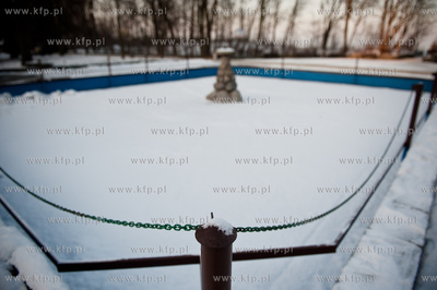 Gdansk. Zimowe mrozne popoludnie w Parku Jelitkowskim....