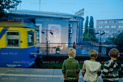 Gdynia. Dworzec Glowny PKP. Przedstawienie pt. ...i...