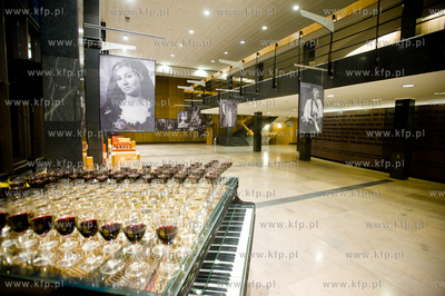 Gdansk. Teatr Wybrzeze. Wernisaz wystawy zdjec bedacych...