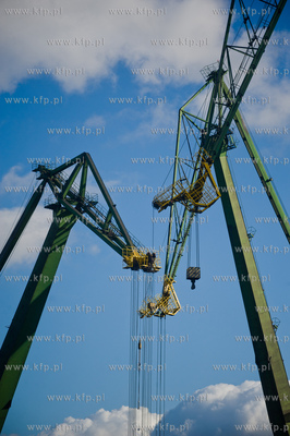 Stocznia Gdanska. Przekazanie wylaczonego z uzytku...