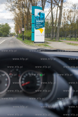 Sopot. Ul. Bitwy pod Plowcami. Nowe witacze zamontowane...