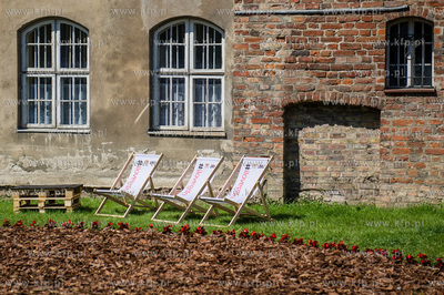 Gdansk. Skwer miedzy ulica Mariacka, a Sw. Ducha. Prezentacja...