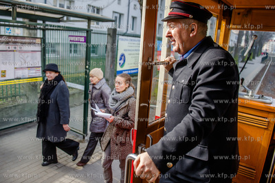 Gdansk. Dzien kobiet w zabytkowym tramwaju 105 N z...