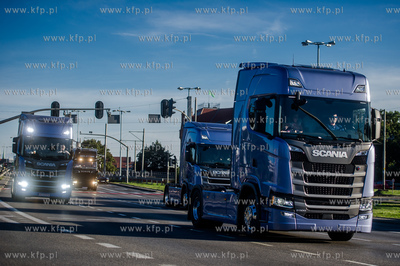 Gdańsk. Parada samochodów cieżarowych marki Scania,...