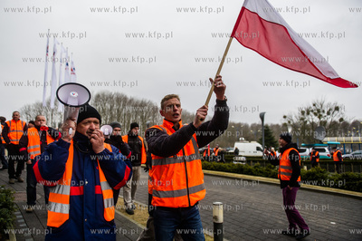 Gdańsk. Protest pracowników Spółki Lotos Kolej,...