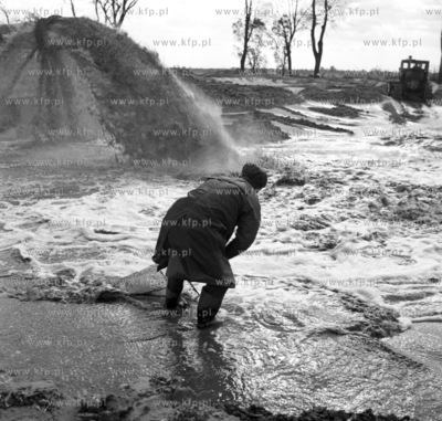 Budowa rafinerii w Gdansku. 10.10.1973 3 pazdziernik...