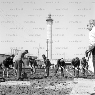Czyn partyjny przy pracach porzadkowych na terenie...