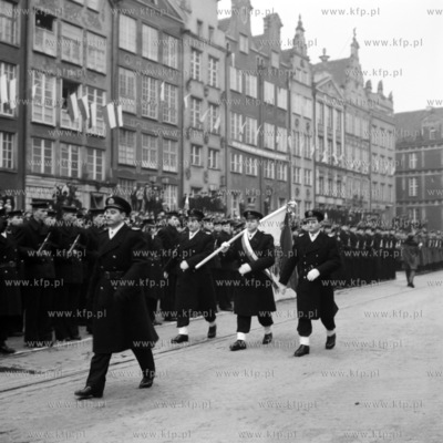 Uroczystość wojskowa na Długim Targu w Gdańsku....