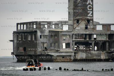 Ekipa filmowa serialu Kryminalni realizuje na plazy...