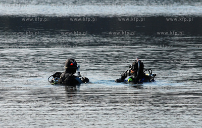 Jezioro Bieszkowickie. Nz. pletwonurkowie

31.03.2007

Fot....