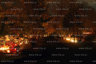 Swieto Wszystkich Swietych na cmetarzu w Kolobrzegu.
01.11.2008
Fot....
