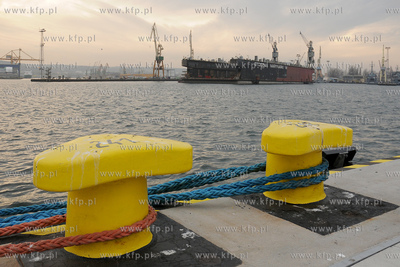 Nabrzeza gdynskiego portu. Nz. Suchy dok w Stoczni...