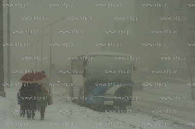 Slupsk zasypany sniegiem, do odsniezania zmobilizowano...